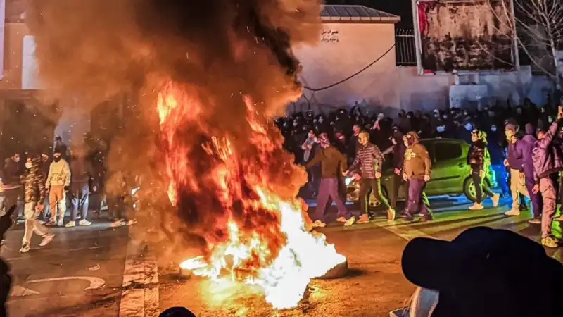 İran'daki Protestolarda Can Kaybı 2 Bine Ulaştı: Gelişmeler ve Son Durum
