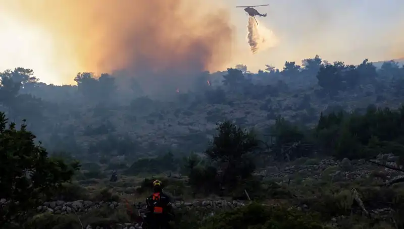 Eğriboz Adası'nda Dev Yangın: İki Köy Tahliye Edildi!