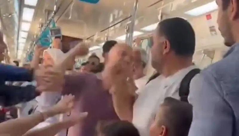 Marmaray'da Yaşanan Yumruklu Kavga: Pençeler Açık!