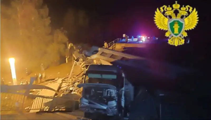 Rusya'da Üzerine Tren Düşen Köprü: Can Kaybı ve Yaralılar