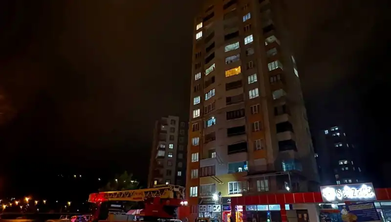 Apartman Çatısına Düşen Yıldırım: Şok Edici Olayın Ayrıntıları