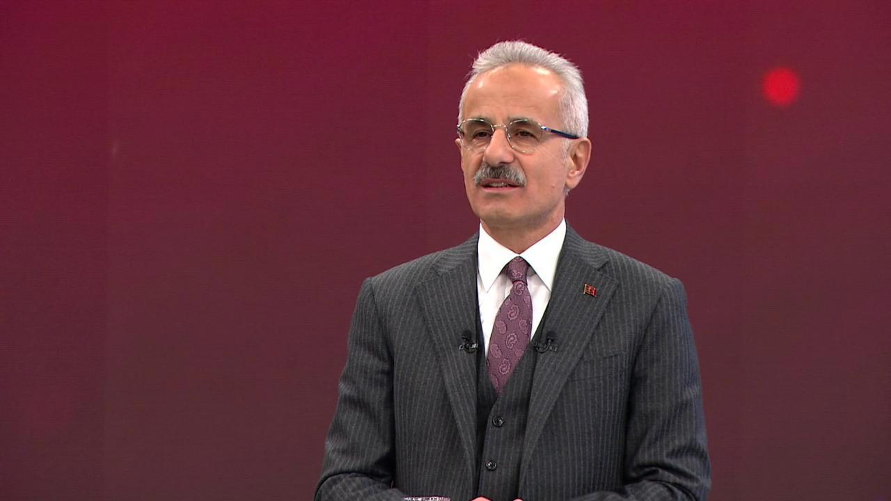 Bakan Uraloğlu: Sosyal Medyaya Düzenleme Yıl Sonuna Kadar Gelecek