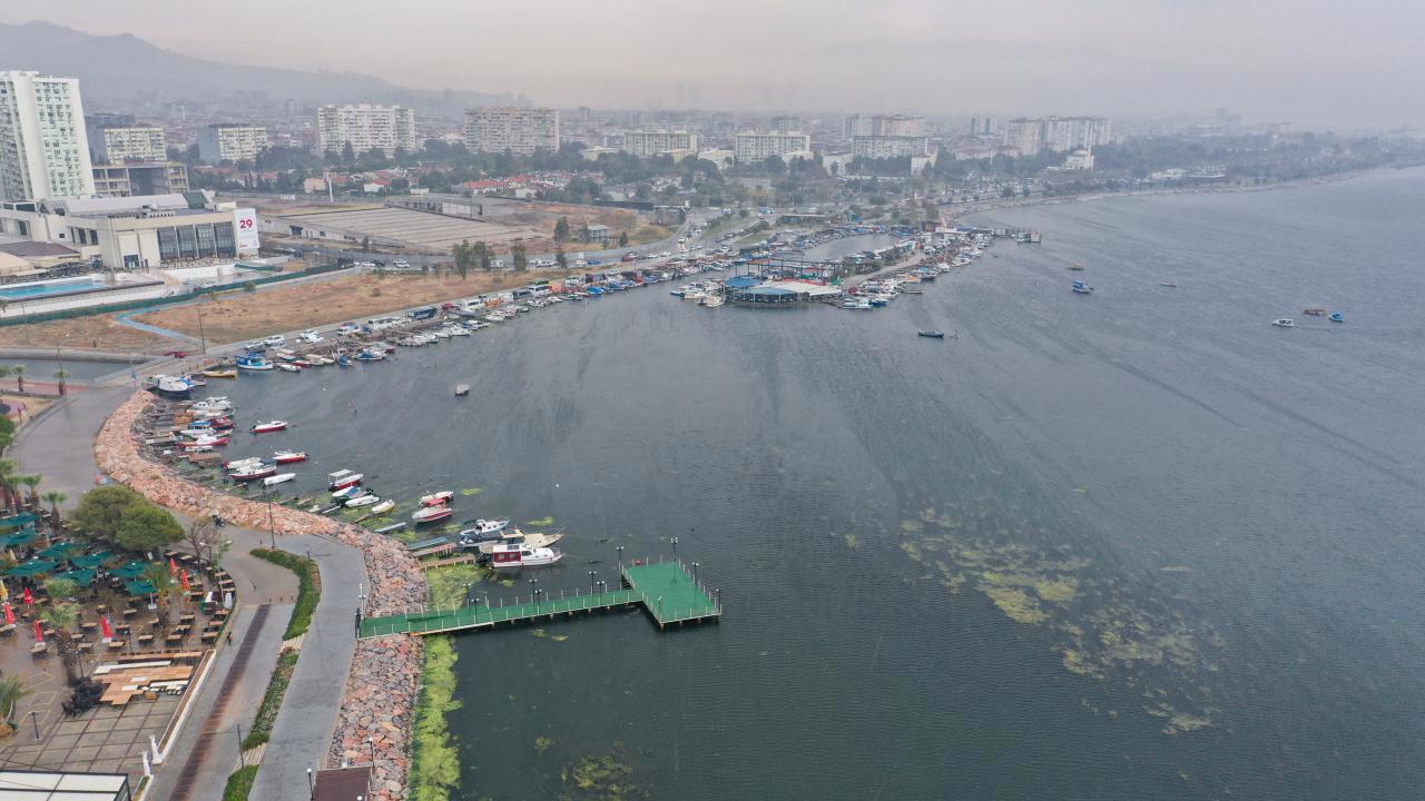 İzmir Körfezi'ndeki Kirlilik Olayında Soruşturma Başlatıldı