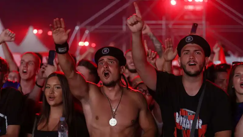Thompson Konserinde Ortaya Çıkan Nazi Selamı Skandalı: Ne Oldu?