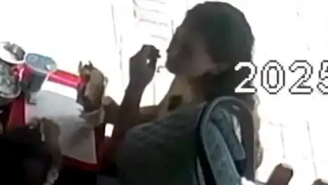 Saçını Yiyerek Tostunu Hazırlayan Kadının Şok Eden Gerekçesi