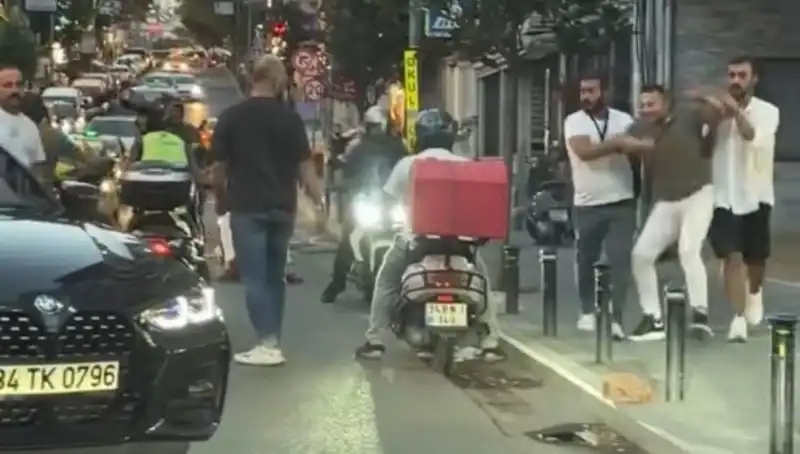 Nişantaşı’nda Yolda Tartışma Sopaya Dönüştü: Kadın Hayatını Kaybetme Tehlikesi Geçirdi