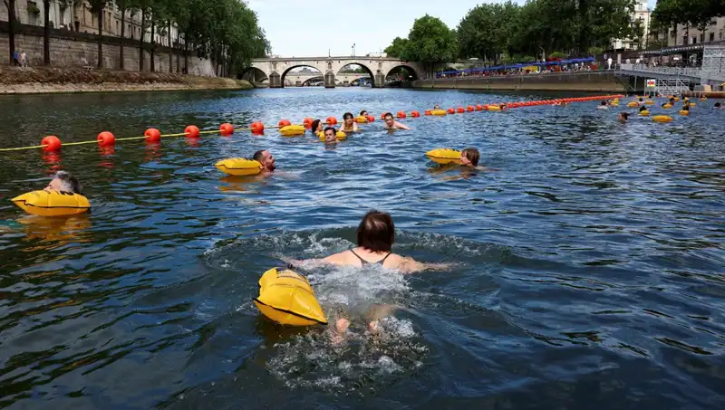 Paris’te Tarihi An: Seine Nehri 1923’ten Sonra İlk Defa Halka Açıldı