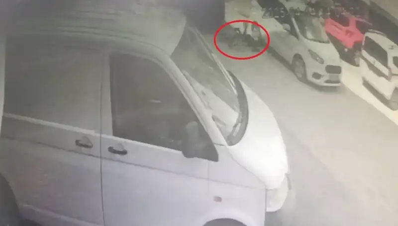 Bisiklet Sürücüsü Küçük Çocuk, Feci Kazadan Son Anda Kurtuldu!