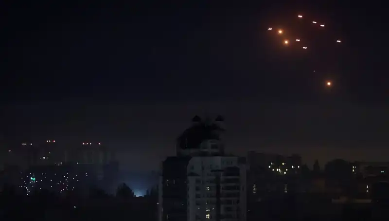 Rusya'nın Kiev'e Hava Saldırısı ve Sumi'de Tahliye Emri: Krizin Derinleşen Boyutları