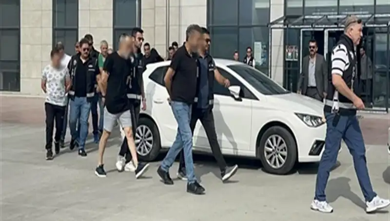 Türkiye'de 36 Bin Kişiyi 10 Milyar Lira Dolandıran Turizm Çetesi: "Biz Örgüt Değiliz!"