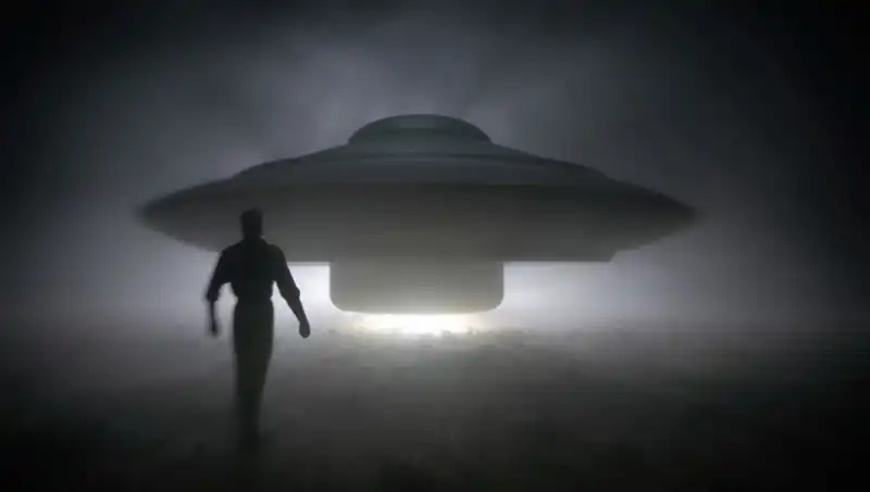 UFO Uzmanı Şok Edici Uyarıyla Geldi: Uzaylılar Masum İnsanları Hedef Alıyor!