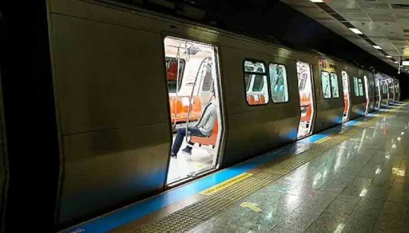 İstanbul'da Metro Durakları Kapatılıyor: Yolcuları Bekleyen Yenilikler ve Zorluklar