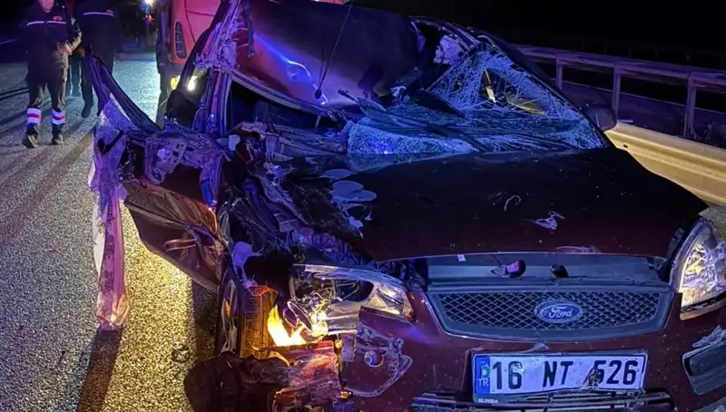 Afyonkarahisar'da Otomobil ve TIR Çarpıştı: Korkutan Kaza Sonrası 4 Yaralı