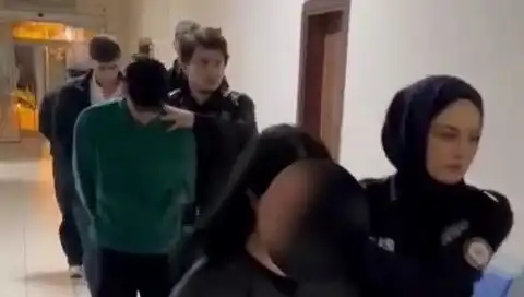 Beş Gaspçı, Silah Tehdidiyle Telefon Çaldı: Skandal Olay Polisle Sona Erdi