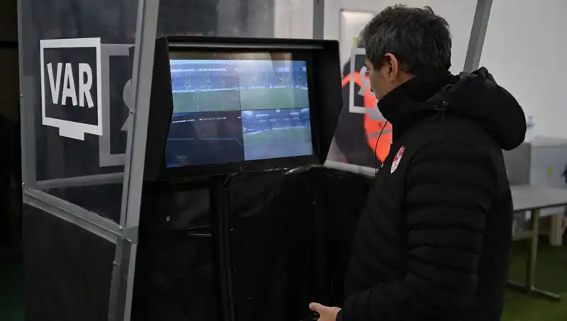 Konyaspor-Galatasaray Maçında VAR Koltuğunda Kim Oturacak? Piotr Lasyk!