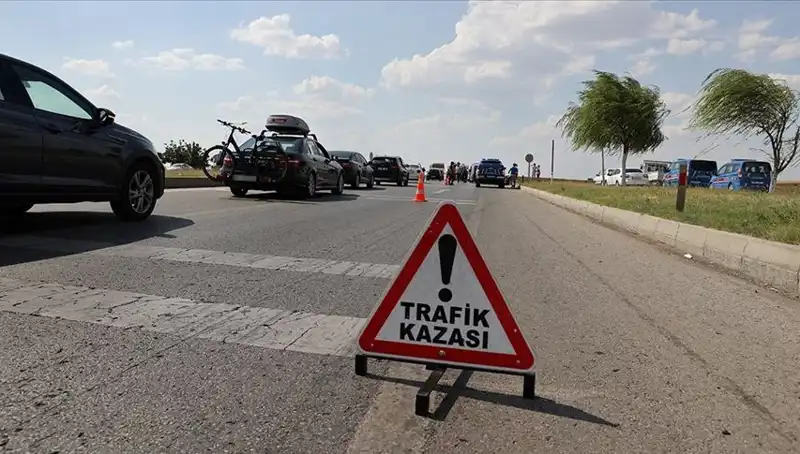Adana'da Feci Kaza: Kamyon ve Otomobil Çarpıştı, Can Kaybı ve Yaralı Var!