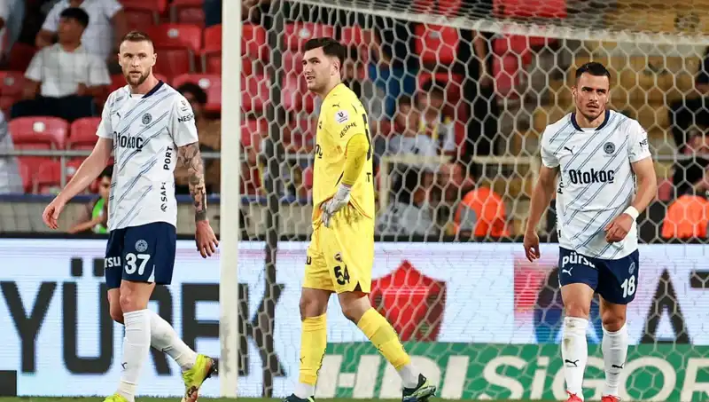 Fenerbahçe, 2025 Sezonunda Şok İkincilikle Taraftarlarını Üzdü