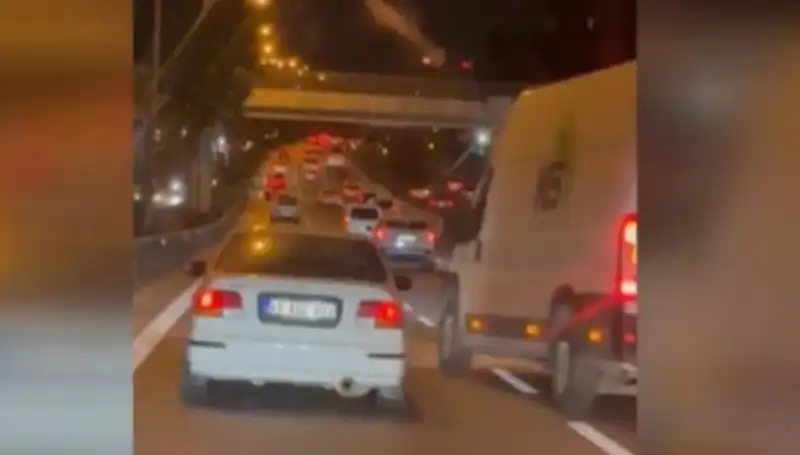 Tuzla’da Makas Terörü: Yürekleri Ağza Getiren Olay ve Sürücünün Tutuklanması