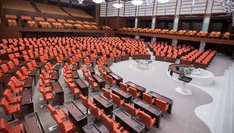 Siyasi Partilerin Bayramlaşma Programları Belli Oldu: Detaylar Şaşırtıyor!