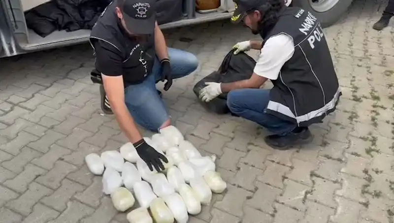 Yolcunun Valizinde Yakalanan 13 Kilo Metamfetamin Olayı Şoke Etti