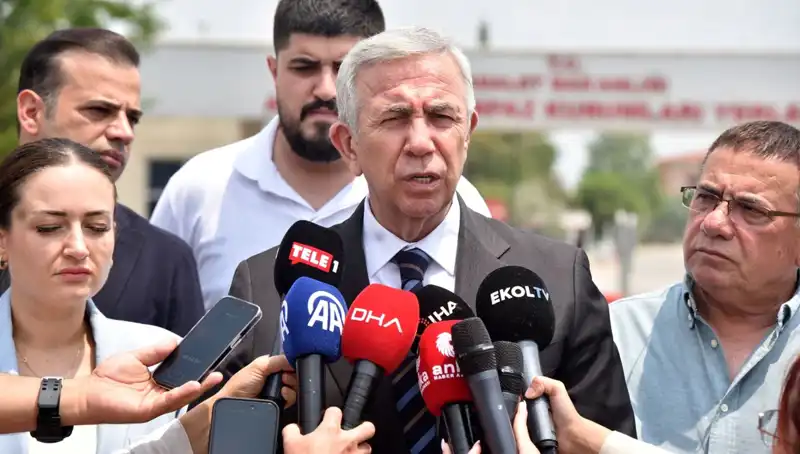 Mansur Yavaş, Muhittin Böcek'i Ziyaret Etti: Ankara ve Antalya İşbirliği Yolunda