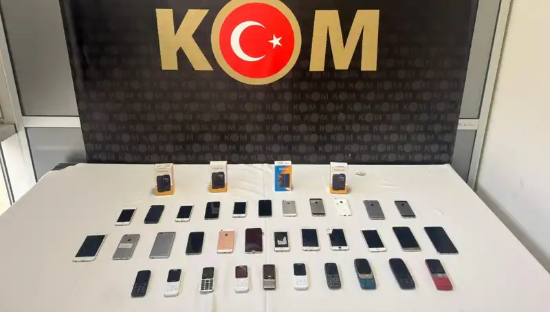 Gümrük Kaçağı 37 Cep Telefonu Ele Geçirildi: Detaylar Açıklandı