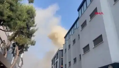 İstanbul’da Yangın Paniği: 4 Katlı İş Merkezinde Yangın Çıktı!