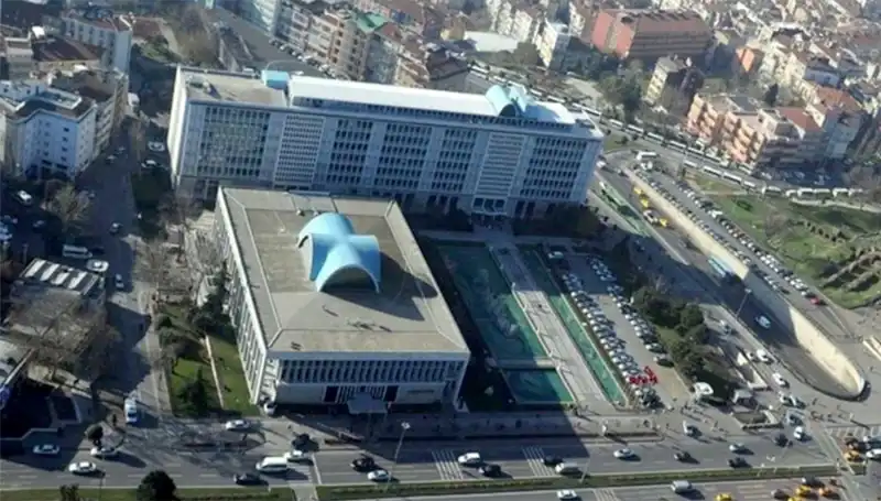 İBB Soruşturmasında Yeni Gelişme: "Enderun" WhatsApp Grubu Mesajları İnceleniyor