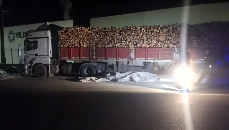 Brandayı Toplayan TIR Sürücüsüne Şok Eden Otomobil Kazası!