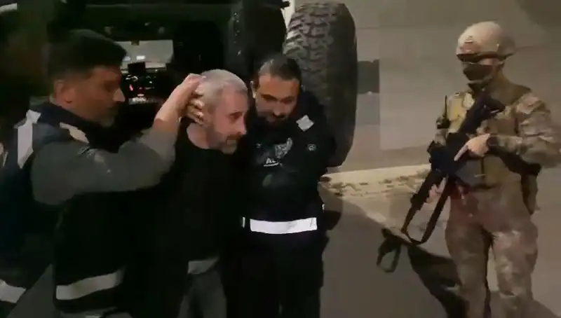 Kardeş Katili Yakalandı: 213 Saat Süren Görüntü İncelemesi Sonrası Ortaya Çıktı