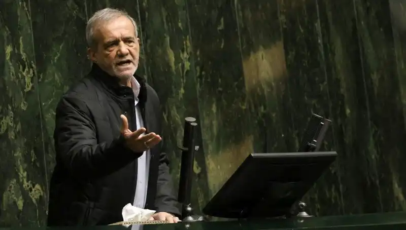 İran Cumhurbaşkanı Yardımcısı Lüks Tatilde Yakalandı: Ekonomik Kriz Tepkileri Patlak Verdi