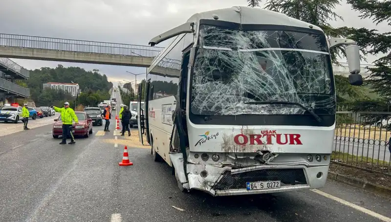 Uşak'ta İki İşçi Servisi Çarpıştı: Feci Kaza ve Çok Sayıda Yaralı