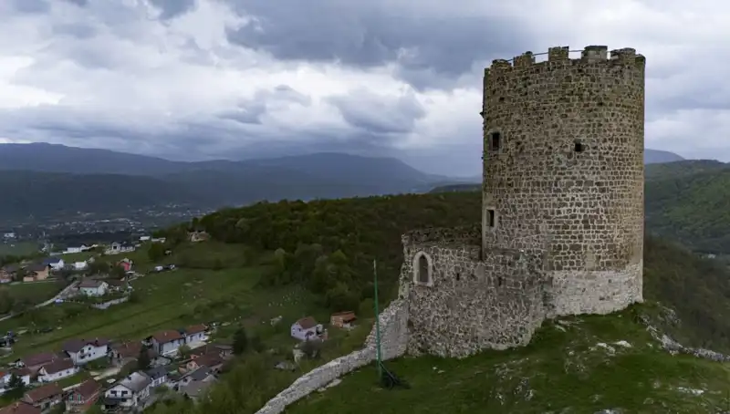 Sokolac Kalesi: Bosna Hersek'in Tarihinde Zamana Direnen Bir Yapı